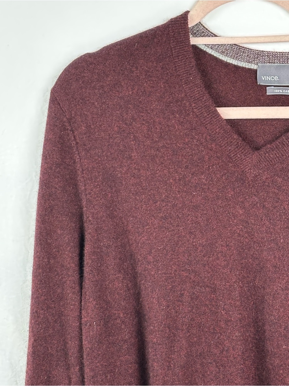 Vince Men's large V-Neck 100% cashmere Sweater in Burgundy - Picture 3 of 12